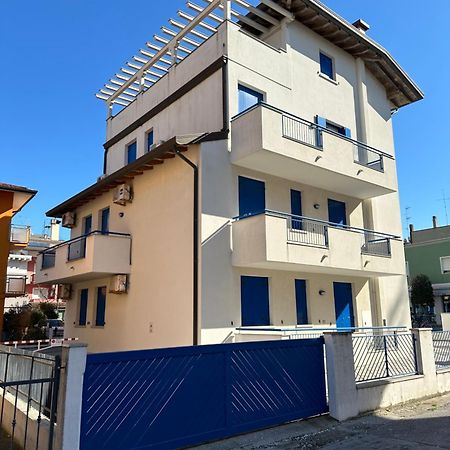 Residence Stefania Attici Su 2 Livelli - Agenzia Cocal Каорле Екстер'єр фото